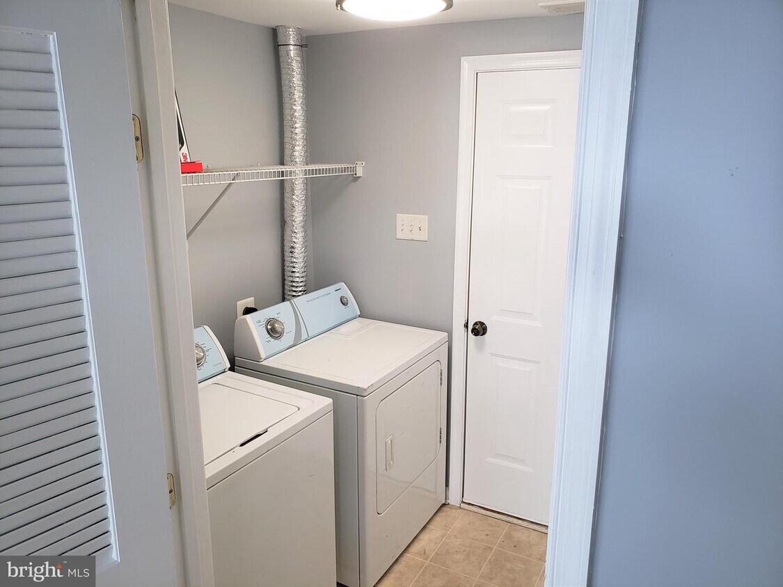 Foto principal - 5040 Strawbridge Terrace