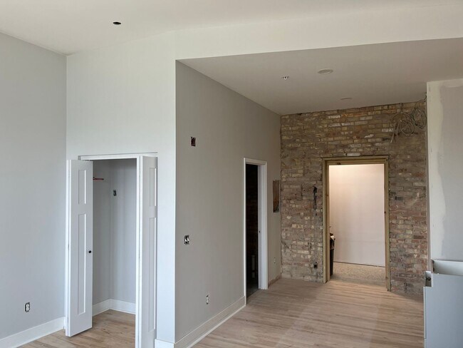 Foto del edificio - 1030 S Holmes St