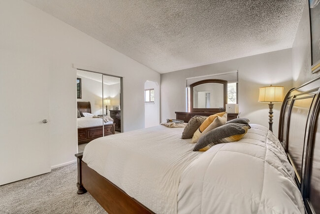 Charming 3 beds 2 baths in Centennial! - Charming 3 beds 2 baths in Centennial! House