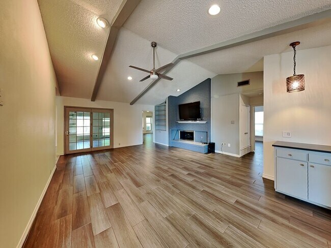Foto del edificio - 3413 Wayland Dr
