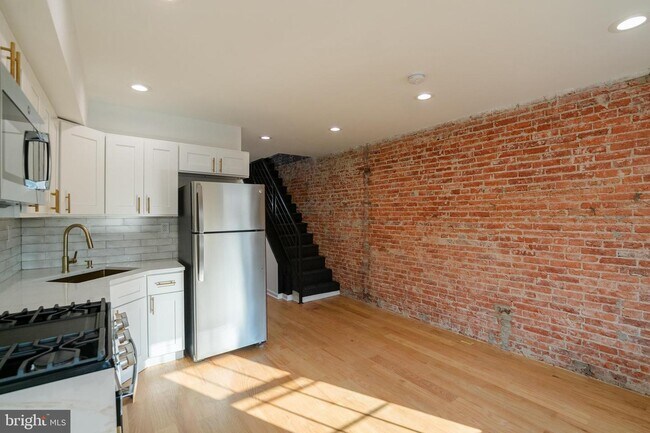 Building Photo - 625 S 2nd St