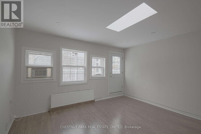 Building Photo - 342 Jarvis St