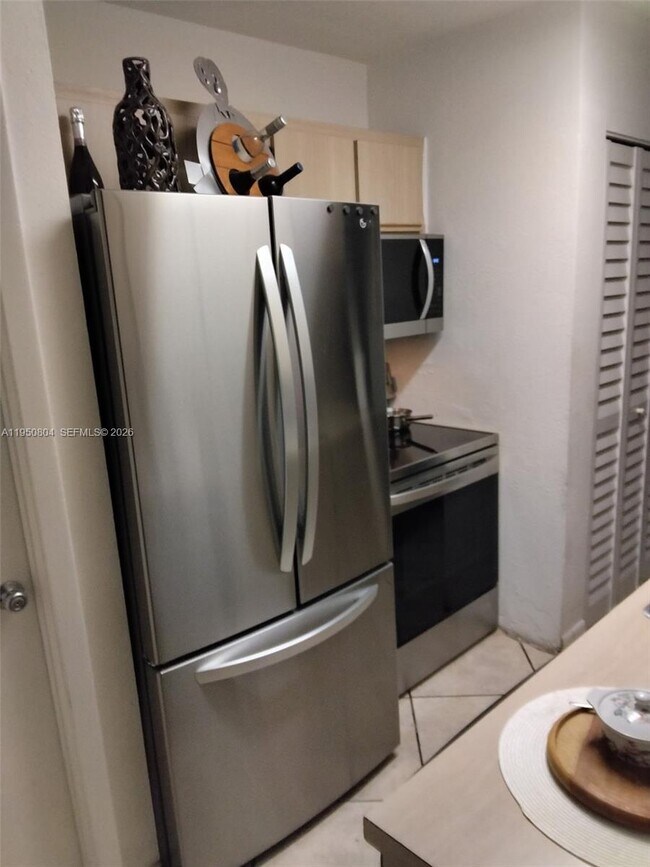 Foto del edificio - 18318 NW 68th Ave