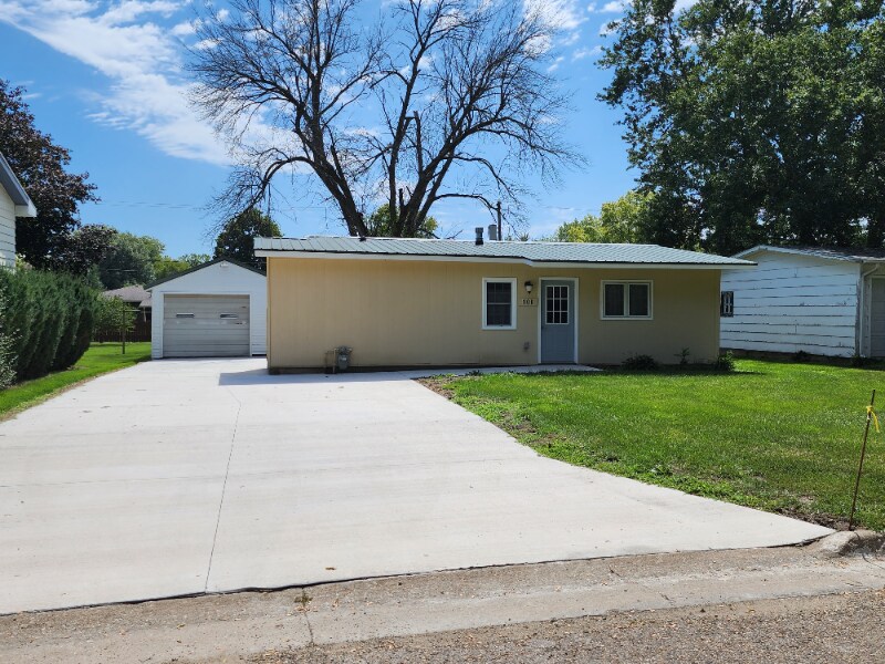 Primary Photo - 108 Zickel St