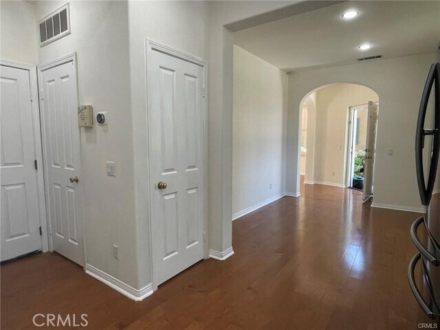 Building Photo - 18 Sonata St
