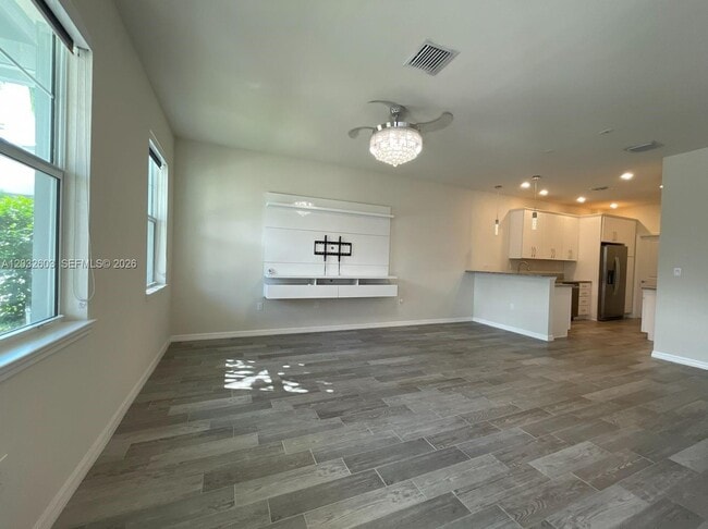 Building Photo - 4920 Eucalyptus Dr