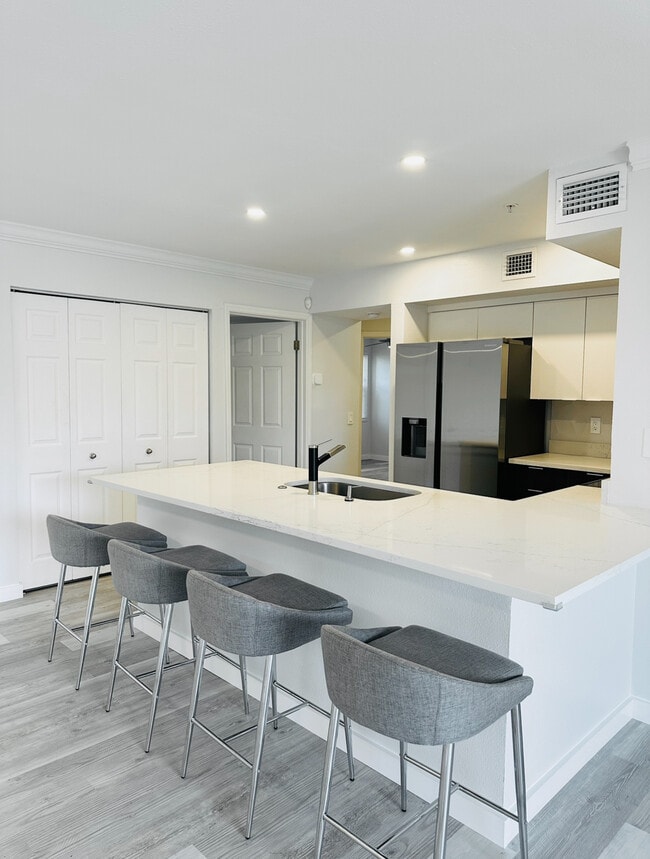 Building Photo - 2400 Feather Sound Dr