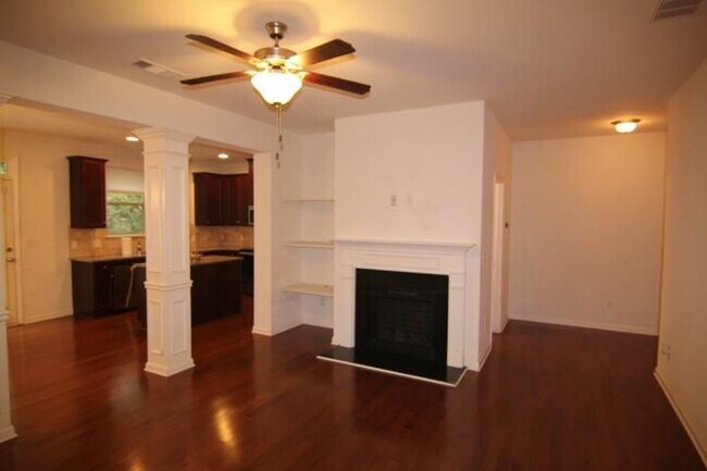 Foto del edificio - 5850 Vinyard Ln