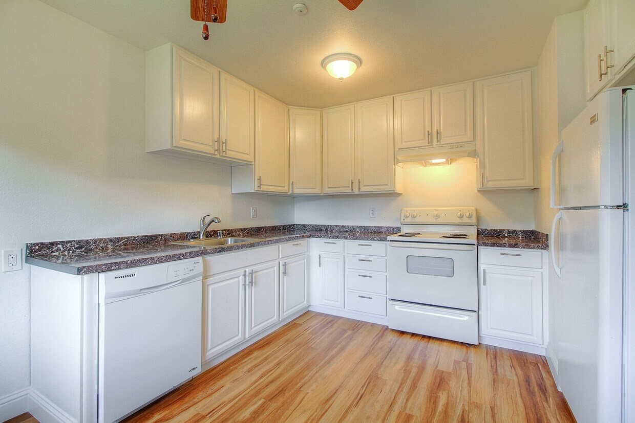 Primary Photo - 6233 Montecito Blvd