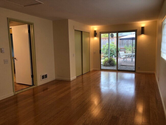 Building Photo - Beautiful Two-Bedroom Home With Large Bonus Room