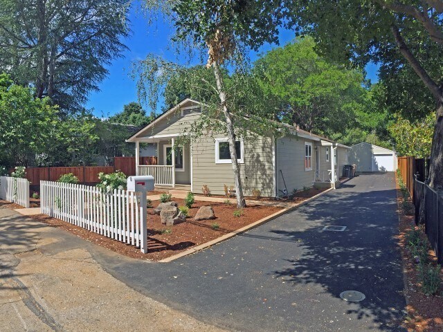 Building Photo - Beautifully completely remodeled home in g...