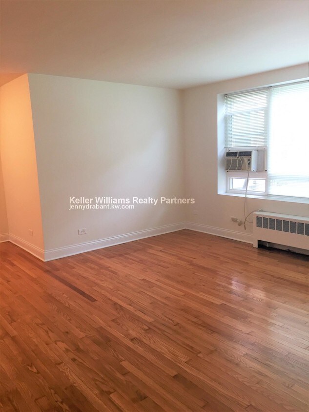 Primary Photo - 6105 N Seeley Ave
