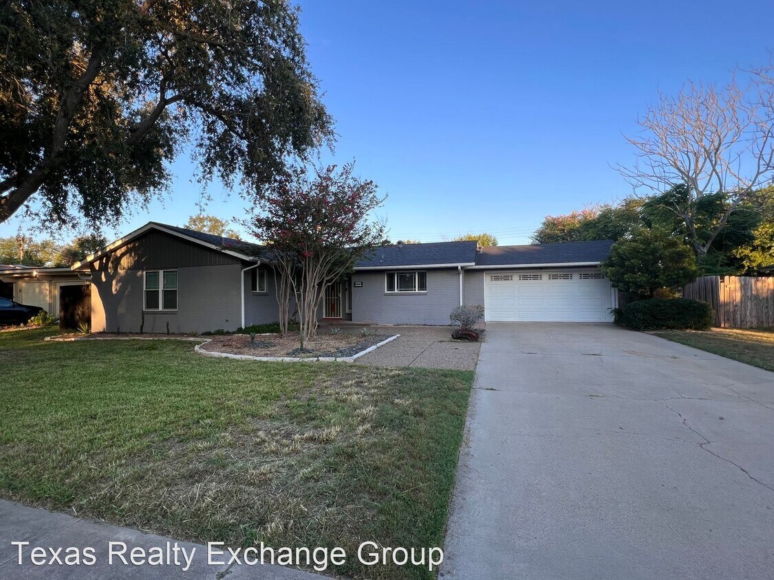 Foto principal - 3 br, 2 bath House - 4417 Hamlin Dr.