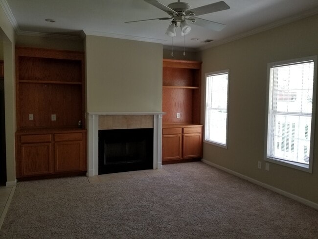 Building Photo - 1822 Elaine Dr