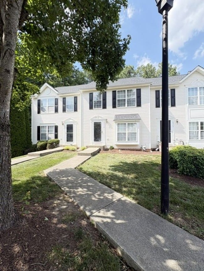 Building Photo - 8738 Springwater Dr