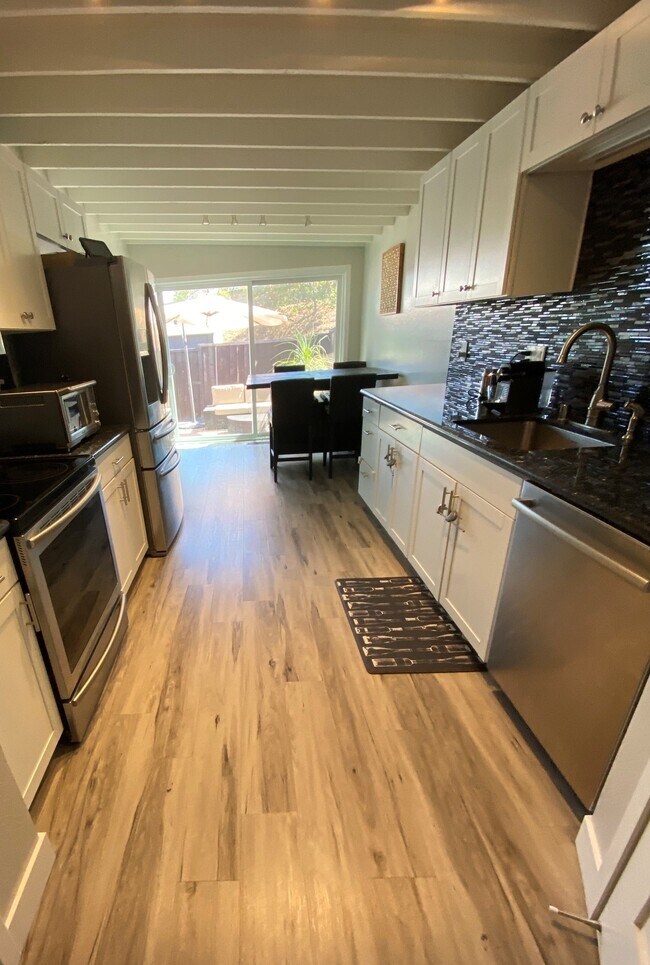 Kitchen - 5256 Westmont Ave