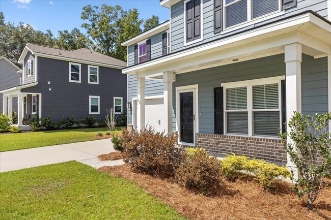 Building Photo - Beautiful 4 Bed - 2.5 Bath in Watergrass S...