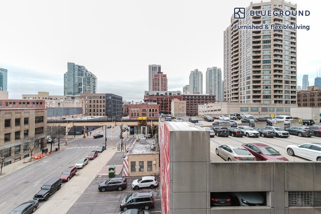 Foto del edificio - 165 N Desplaines St