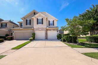 Building Photo - 16021 Summerville Lake Dr