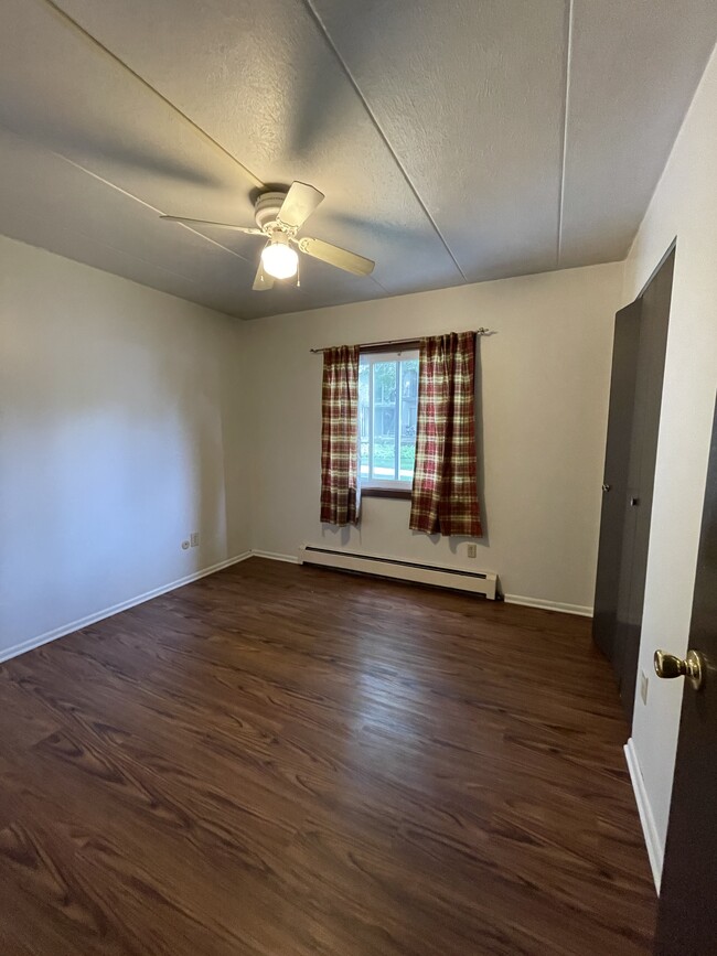 bedroom1 - 982 S Lincoln St