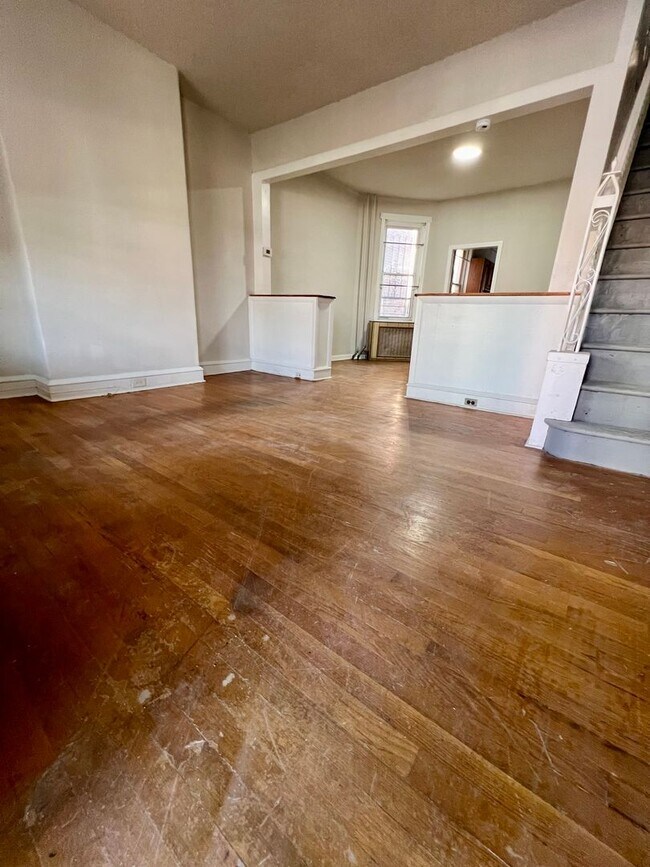 Foto del edificio - Stunning 3-Bedroom Townhome in Kingsessing! Available mid-April!