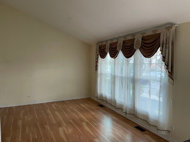 Building Photo - 9137 Barberry Ln