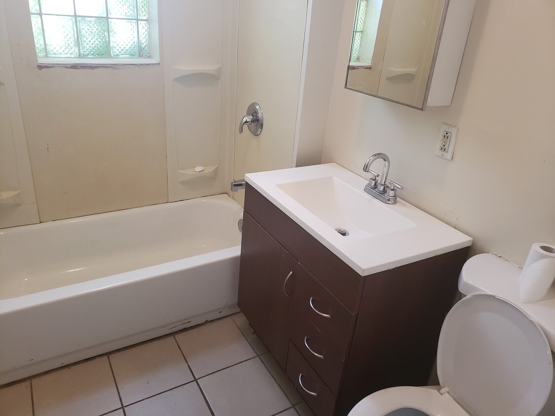 Foto principal - 455 E 71st St