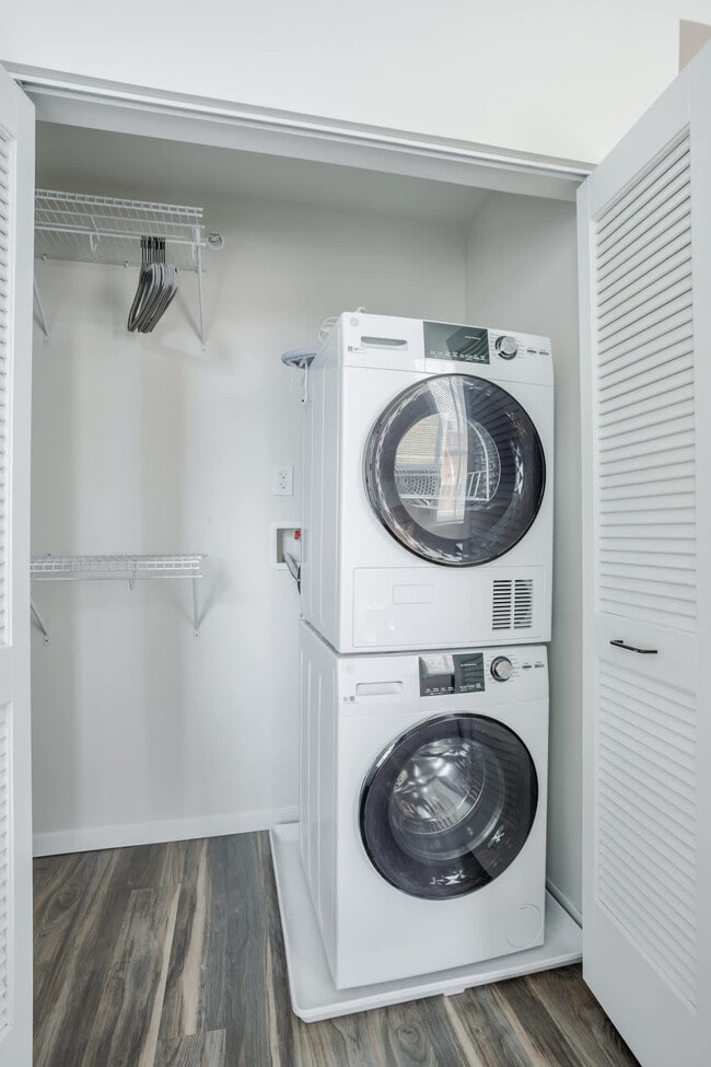 Building Photo - 9-JAN-JAN E 4th St