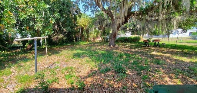 Building Photo - 2584 Seneca Ave