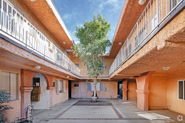 Patio - 13354 Vanowen St