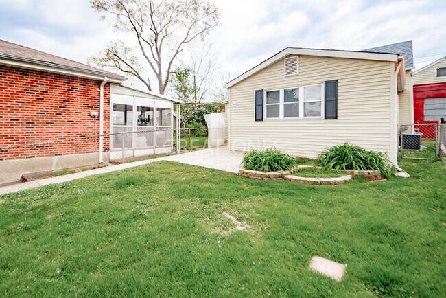 Foto del edificio - 765 Regina Ave