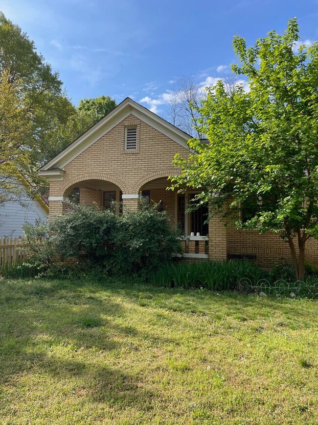 Building Photo - 3BR home in the center of Normaltown