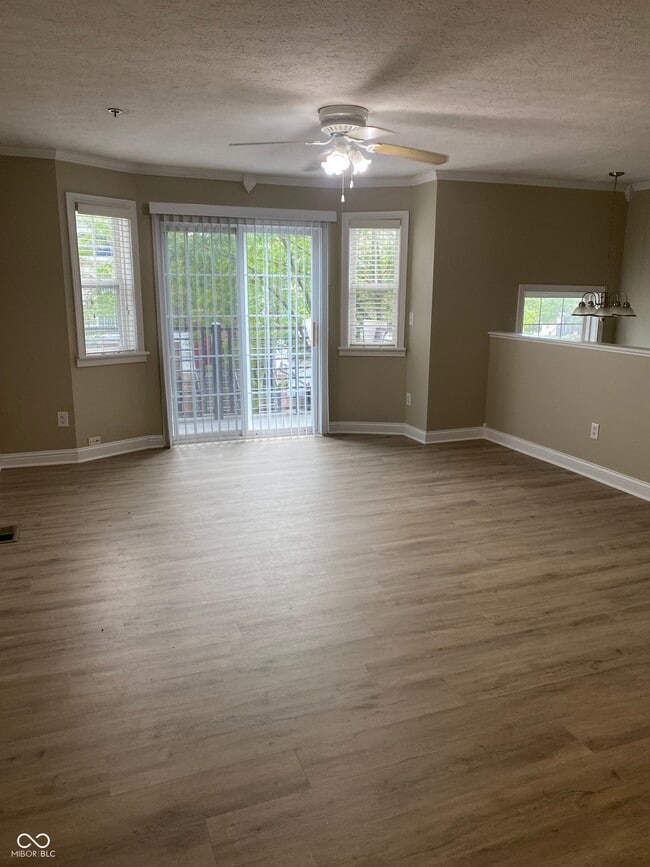 Building Photo - 1467 Oakhill Dr