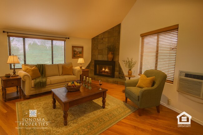 Building Photo - 3+ Bedroom / 2 Bathroom Home with Sunroom & Beautiful Views