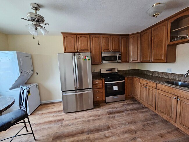 Foto del edificio - Charming 4-Bedroom Single-Family Home in S...