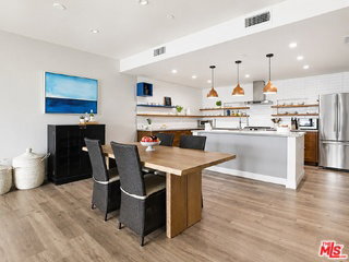 Foto del edificio - 2479 Lake View Ave