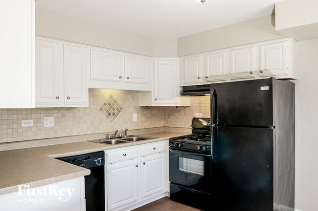 Building Photo - 35W715 Crispin Dr