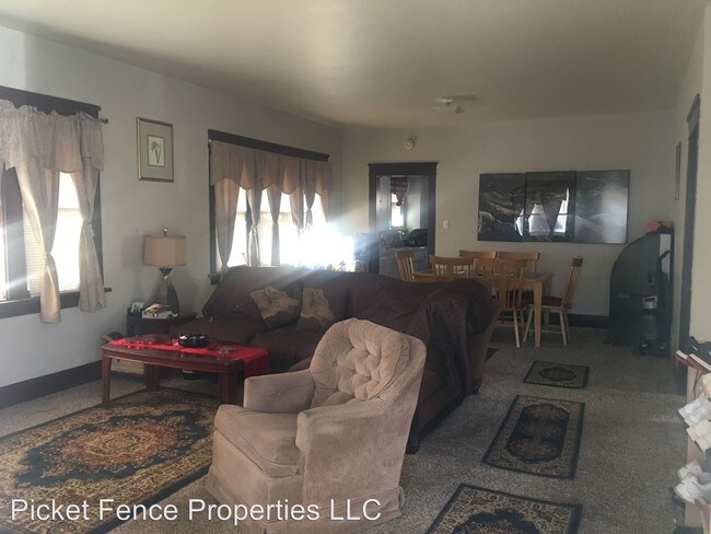 Building Photo - 533 14th Ave