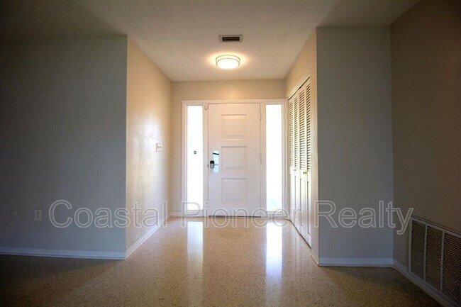 Foto del edificio - 3900 14th Ln NE