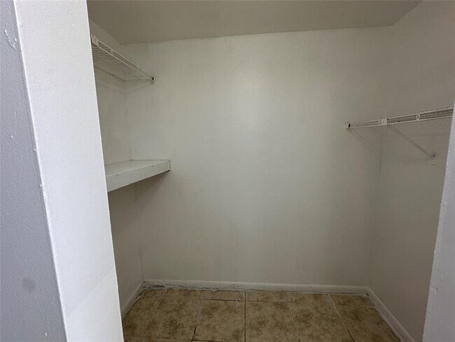 Foto del edificio - 3710 NW 21st St