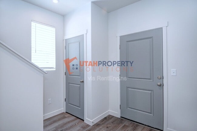 Building Photo - 1058 W 360 S