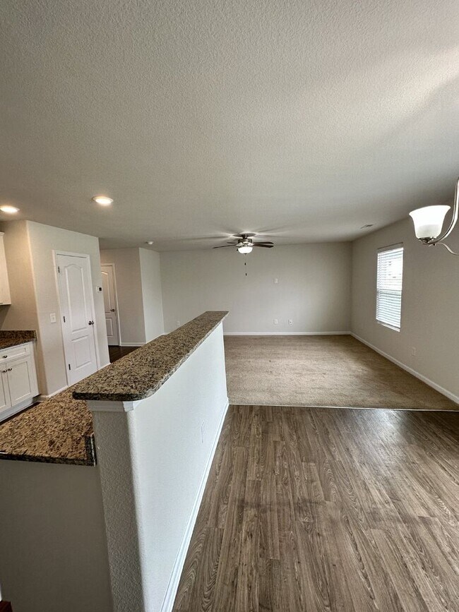 Foto del edificio - Paw Creek Village Townhome with 3BR/2.5BA ...