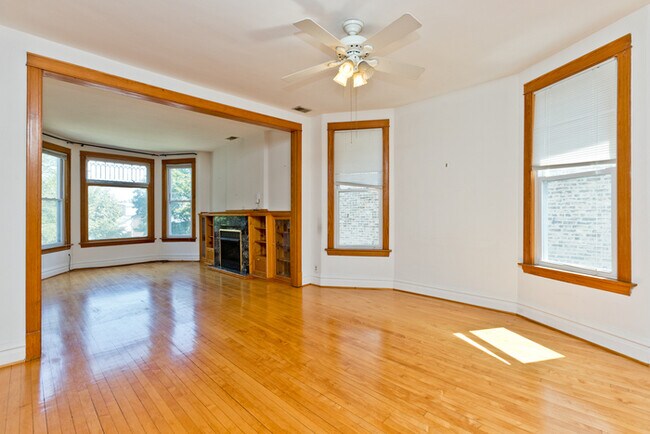 Foto del edificio - 3830 N Troy St