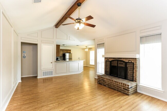 Building Photo - 704 Brookhaven Dr