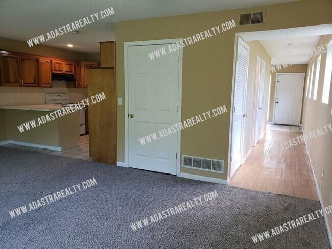 Building Photo - Spacious and Modern Duplex in North Olathe...