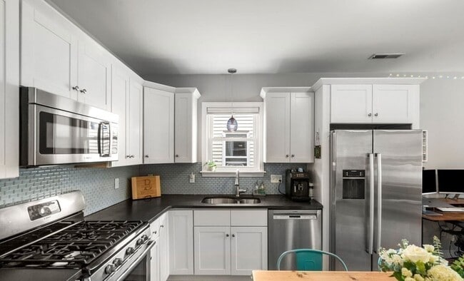 Building Photo - 995 Dorchester Ave