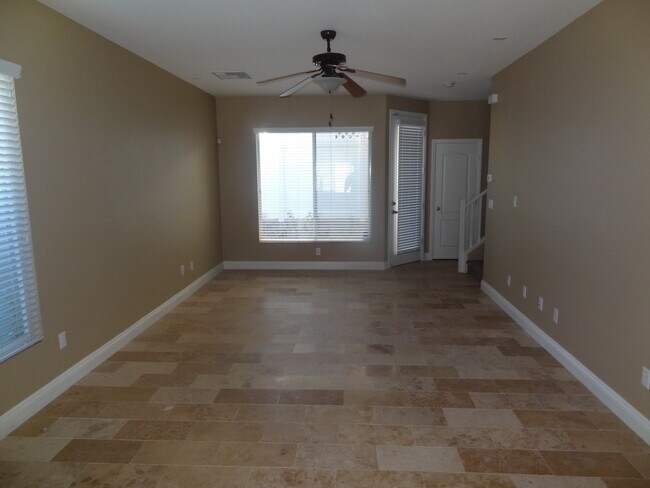 Foto del edificio - 3 Bedroom, 2 1/2 Bath Home With Attached Garage In A Gated Community