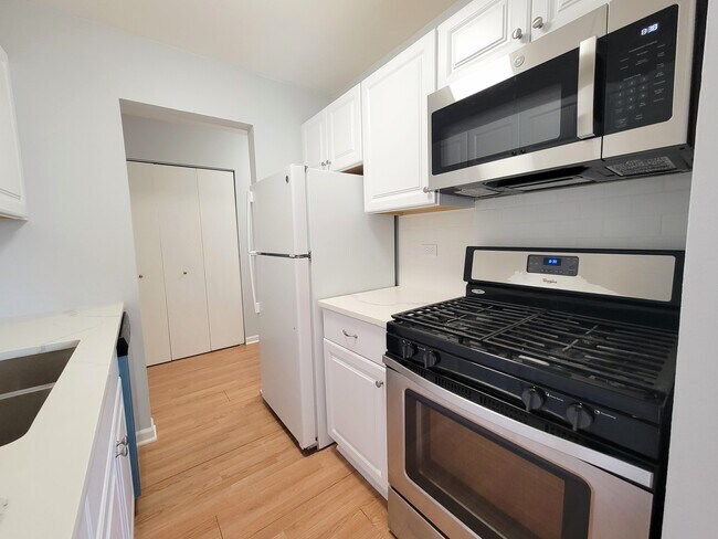 Building Photo - 879 Trace Dr