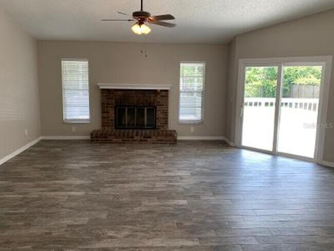 Building Photo - 2745 E Dorchester Dr