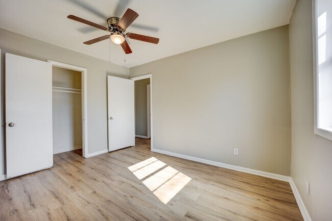 Building Photo - SF-067-1216 &amp; 1218 North 35th Street D...